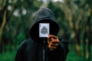 德州牛仔筹码管理方法：三个策略让你在牌桌上走得更远